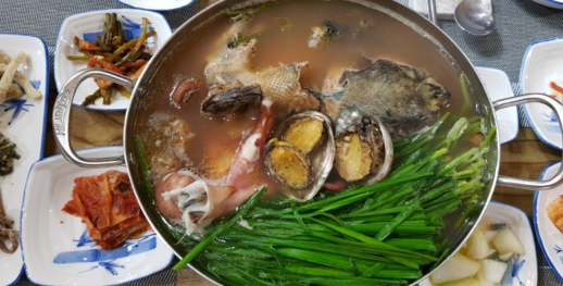 먹음직스러운 홍어삼합