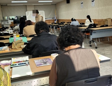 [2025 가을학기] 느리게 걷는 수채화