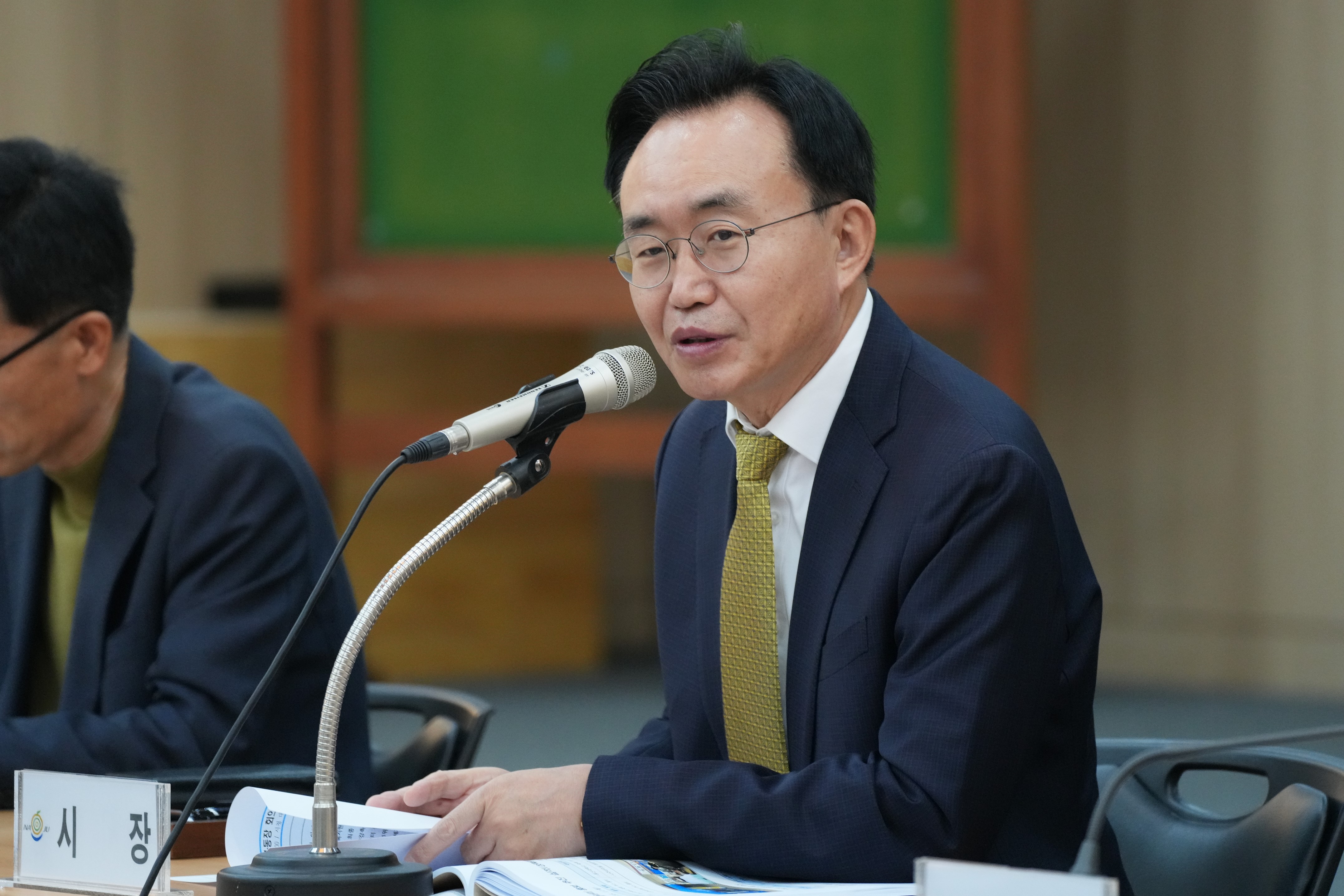 발언중인 윤병태 나주시장의 클로즈업 사진