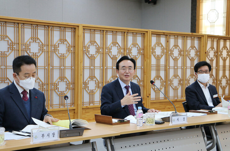 2023년 주요업무계획 보고회 나주시장 회의 진행 모습