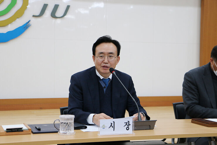 나주시장 회의 주재 근접 모습 