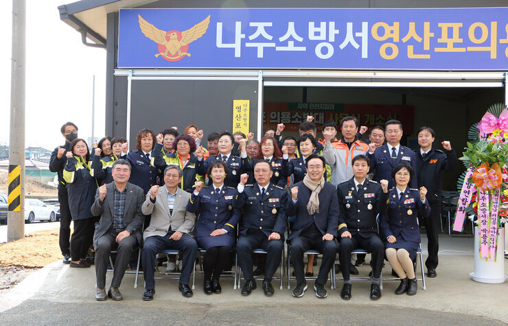 전체 기념촬영 모습