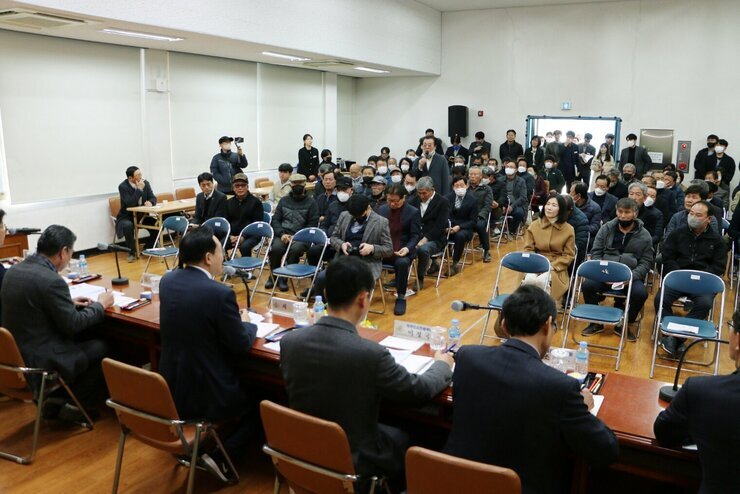 나주시장 답변 모습 근첩 촬영