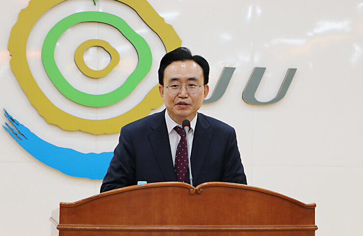 제7회 더 큰 나주아카데미 나주시장의 인사말 모습 근접촬영