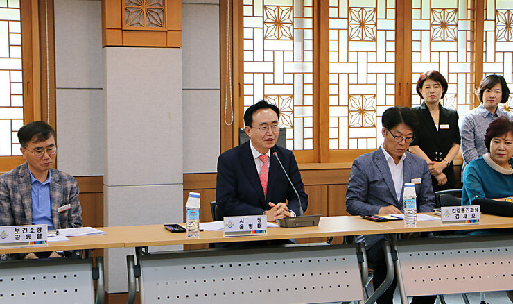 100세 돌봄 관리사 위촉식 나주시장의 인사말 모습
