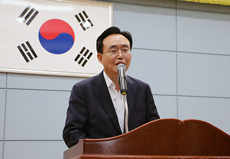 대중교통 보조금 및 노선개편 시민설명회 나주시장의 인사말 모습 근접촬영