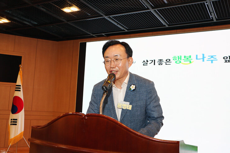나주시 여름방학 영어캠프 수료식 나주시장의 축사모습 근접촤령
