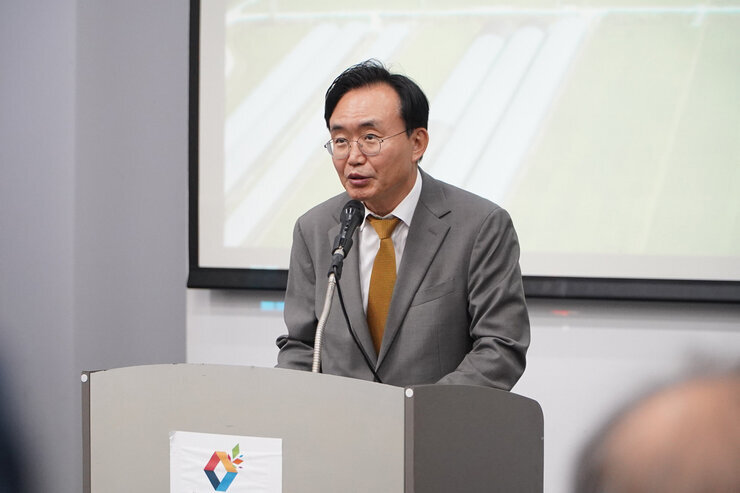 제19회 한일동학기행 시민교류회 나주시장이 축사를 하고 있는 모습 근접촬영
