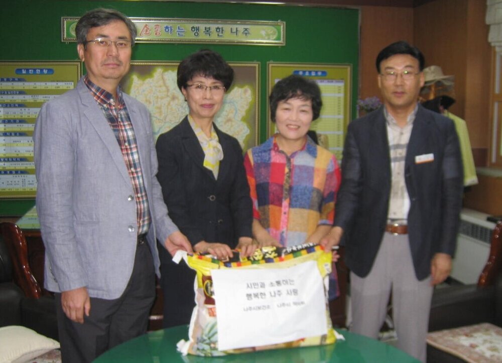 나주시약사회 성품 전달.JPG