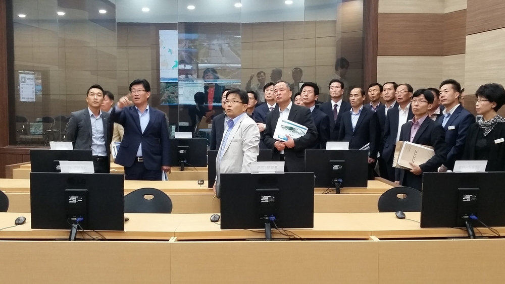 혁신도시 읍면동장회의 관제센터 2.jpeg