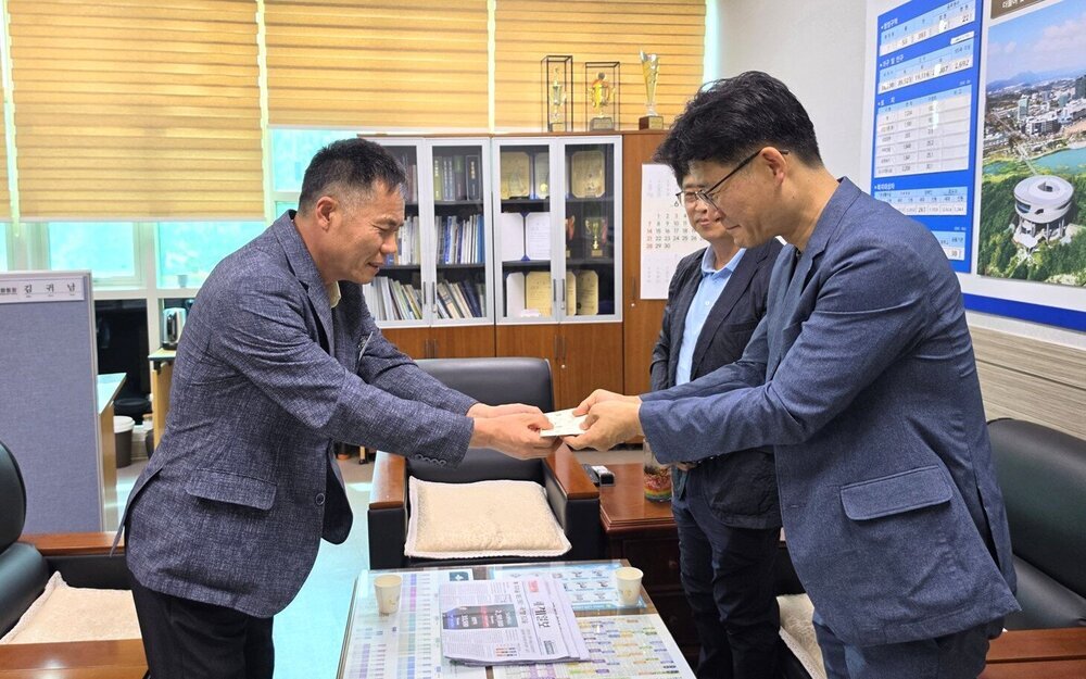 글로벌지구촌교회 원더풀조이목장, 나주 빛가람동에 후원금 기탁