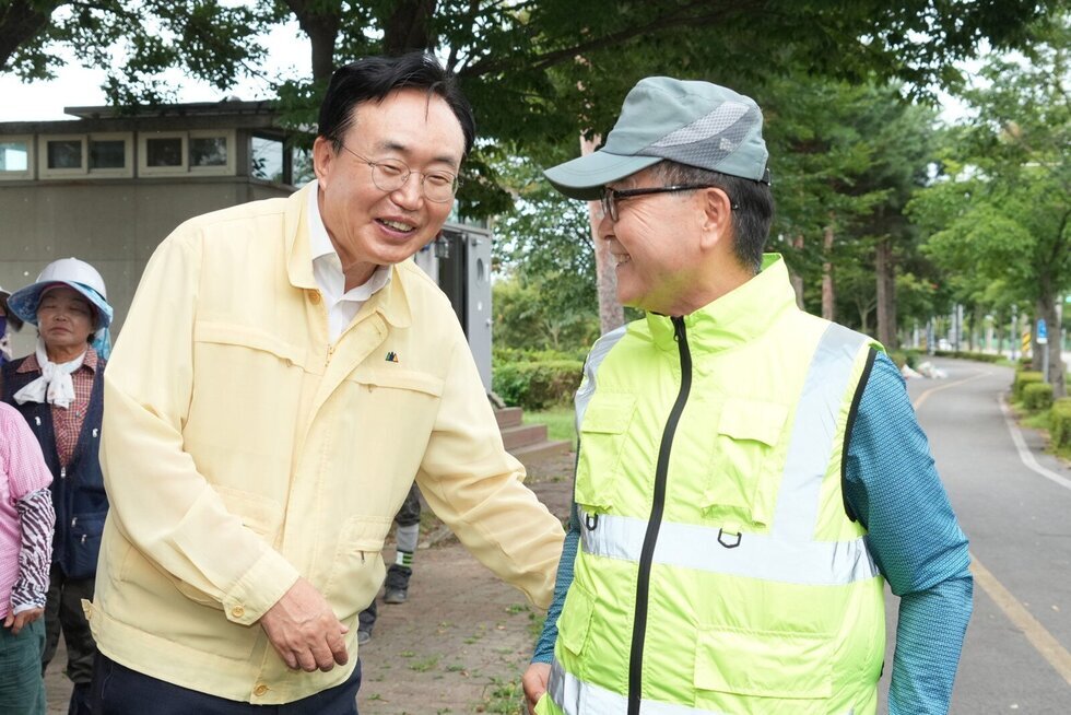 “현장 근로자 건강 최우선”…나주시, 폭염 대응 ‘냉풍조끼’ 지급