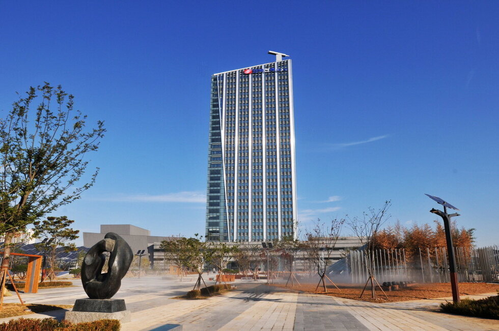 혁신도시의 한국전력공사 고층 건물의 전경 사진