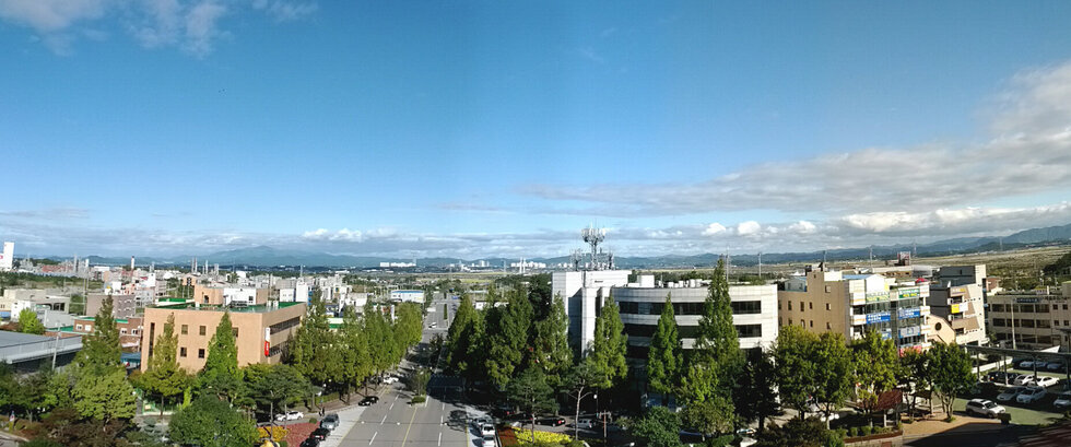 10월 23일에 촬영 된 혁신도시의 가을 풍경. 도로와 건물들이 보임.