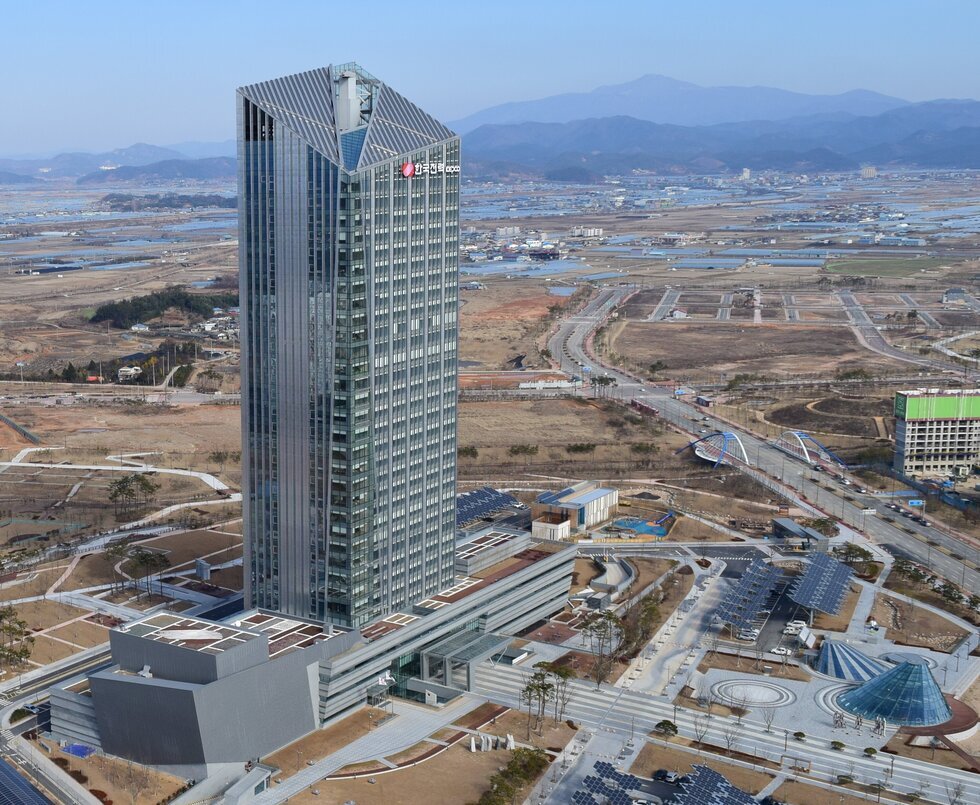 한국전력 빌딩의 전경사진