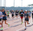 제10회 나주 영산강 마라톤대회 10km에 참가한 나주시장과 참여자들이 트랙을 달리고 있는 모습