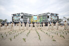 영산강축제 동강봉추들노래, 뮤지컬 레미제라블 들노래 팀이 모내기 시연을 하기 위해 주무대 앞에 서 있는 모습