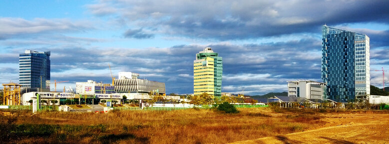 10월 13일 논과 건물들을 찍은 사진