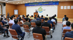 멀리서 바라본 정례조회 모습