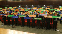 수도권 공공기관 전남 이전 국회토론회 전남지사 나주시장 등 전체 피켓 구호 제창 모습