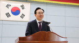 나주교육진흥재단 신입생 장학금 수여식(대학생, 고등학생) 나주시장의 인사말 모습 근접촬영