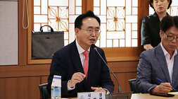 100세 돌봄 관리사 위촉식 나주시장의 인사말 모습 근접촬영