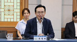취업청년 임대주택 및 임대보증금 지원 업무 협약식 나주시장의 인사말 모습 근접촬영