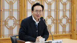 주민자치협의회 월례회의 나주시장의 인사말 모습 근접촬영