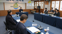 나주시 교육진흥재단 이사회 및 인재육성기금 전달식 나주시장의 인사말 모습 근접촬영