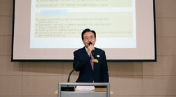 전남 여성농업인 경영혁신 리더교육 나주시장의 인사말 모습 근접촬영