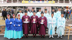 나주 배꽃 전국 사진 촬영 대회 및 배신제 봉행 행사 배신제 봉행 전 나주시장과 제관들 전체 기념촬영 모습
