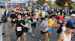 MBN 전국 나주마라톤대회 5km 참가 선수들이 출발선을 나서는 모습