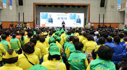 전라남도 새마을부녀회 한마음 어울림 마당 나주시장의 축사모습과 참석자들이 앉아 있는 뒷모습
