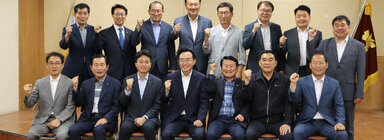조합장과의 농정간담회 나주시장과 조합장들과의 기념촬영 모습