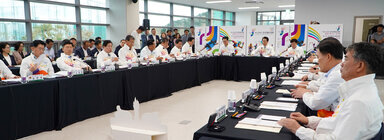 전남도-시, 군 상생협력 간담회 전남지사와 나주시장 및 전남 시장, 군수들이 자리에 앉아 있는 모습