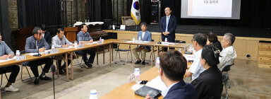 주민자치협의회 월례회의 나주시장의 인사말 모습 좌측면