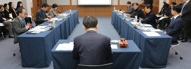 (재)나주시농업농촌융복합산업진흥재단 이사회 뒷편에서 촬영한 나주시장과 이사회 참석자들의 모습 전면
