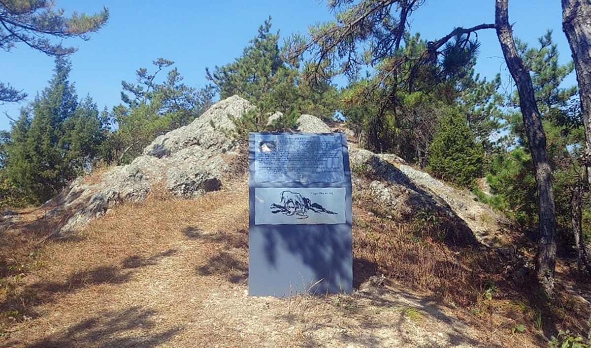 구수봉-말발굽 바위 전설 안내판